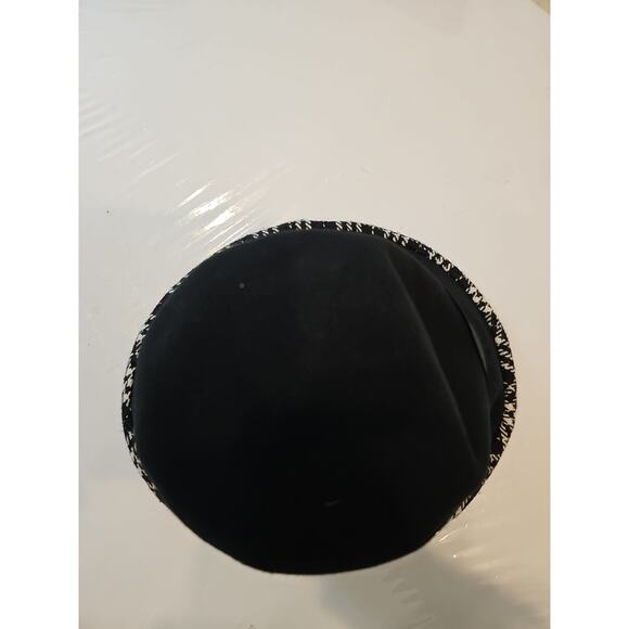 Burberry Plaid Bucket Hat 100% Wool Women's Black And White - Picture 2 of 5